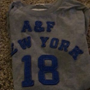 Abercrombie and Fitch t shirt - mens medium